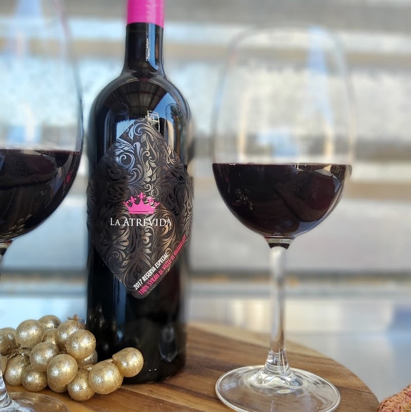 Valle Girl Vino at El Corcho Rosa photo 4